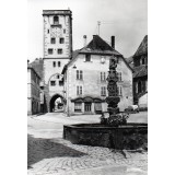 Carte postale - Fontaine en grès et Tour des Bouchers